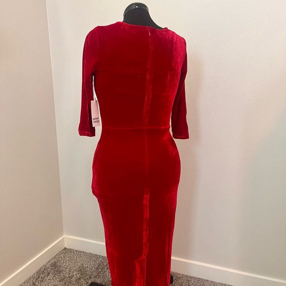 Unique Vintage Red Velvet Sleeved Mod Wiggle Dress - Picture 4 of 8